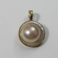 9ky Gold Mabe Pearl pendant - weighs 5,2g