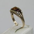 9kt Gold ring with Amethyst, yellow stone surrounded by Diamonds - weighs 3,6g - Size Q