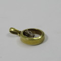 18kt Yellow Gold pendant with two small Diamonds - weighs 2,3g