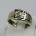 9kt Gold ring with 4 small Diamonds - weighs 3,5g - size L