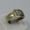 9kt Gold ring with 4 small Diamonds - weighs 3,5g - size L