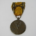 WW2 Belgium commemorative war medal with swords clasp