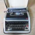 Olivetti lettera DL typewriter - Original bag and cleaning brushes included - Excellent condition