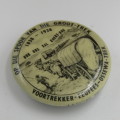 1838 - 1938 Op die spoor van die Groot Trek lapel tinnie badge