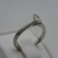 18kt White gold Brown`s diamond ring with marquise diamond - weighs 3.4g