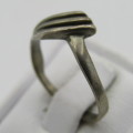 Vintage Sterling silver ring - weighs 1,9g - size M 1/2