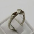 Vintage Sterling silver ring - weighs 1,8g - size M 1/2