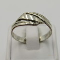 Vintage Sterling silver ring - weighs 2,4g - size T