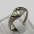 Vintage Sterling silver ring - weighs 2,2g - size Q 1/2