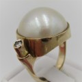 9kt Gold ring with Mabe pearl and diamond - weight 10 grams