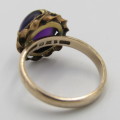 9kt Gold ring with Amethyst cabochon - weighs 4,2 grams - Size P