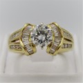 18kt Yellow Gold diamond ring with 0,85ct centre diamond