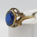 Vintage 9kt gold ring with dark blue topaz - Weighs 3,7g - Size P 1/2