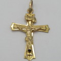9kt Yellow gold crucifix pendant - Weighs 1,3 grams