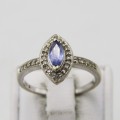 9kt White gold amethyst and diamond ring - weighs 3,0g - size P 1/2