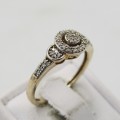9kt Yellow gold ring with 41 small diamonds - weighs 2,1g - size M