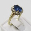 9kt Yellow gold ring with Sapphire - weighs 3,1g - size O