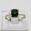 18kt White gold ring with dark green stone - weighs 3,0g - size P