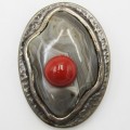 Vintage Sterling silver brooch with agate