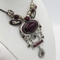 Beautifuly detailed necklace with purple stones - Length 34 cm
