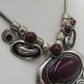 Beautifuly detailed necklace with purple stones - Length 34 cm