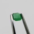 Natural Emerald 0,75 carat - Medium toned green certified by Gemlab