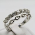 Sterling Silver ring with chain design and clear stones - Size Q - 2,9g