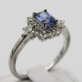 Beautiful Sterling Silver ring with blue stone - Size P - 2,9g