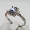 Beautiful Sterling Silver ring with blue stone - Size P - 2,9g