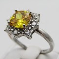 Sterling Silver ring with bright yellow stone - stunning - Size S - 4,1g