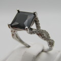 Stunning Sterling Silver ring with black stone - Size S - 4,7g