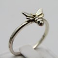 Sterling Silver ring with cute bee design - Size Q - 1,9g