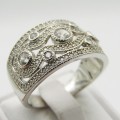 Beautiful big Sterling Silver ring with clear stones - Size S - 6g