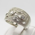 Beautiful big Sterling Silver ring with clear stones - Size S - 6g