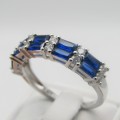 Stunning Sterling Silver ring with 10 blue stones and 12 clear stones - Size S - 3,2g