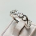 Sterling silver ring with infinity designs - size O - 3g