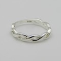 Sterling Silver ring with twisted design - Size N - 1,9g