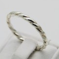 Stering Silver ring with twisted design - Size P - 2g