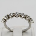 Beautiful Sterling Silver ring with 7 clear stones - Size M - 2,2g