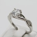 Sterling Silver ring with beautiful clear stone - Size P - 3,1g