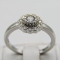 Sterling Silver ring with flower design - Size O - 2,6g