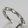Sterling Silver ring with 7 clear stones - Size S - 2,1g