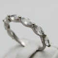 Sterling Silver ring with 7 clear stones - Size S - 2,2g