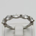 Sterling Silver ring with 7 clear stones - Size S - 2,2g