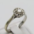 18kt White Gold Petals ring with 0,30ct diamond surrounded by 12 smaller diamonds