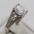 Stunning Sterling silver ring with large clear stone - size M - 3.7g