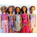 Barbie doll`s Summer Holiday Number 14 - 5 outfits plus sleeping bag