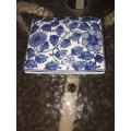A blue and white procelain trinket box