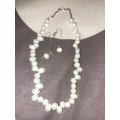 Pretty pearl necklace and earrings set
