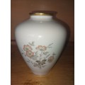 Pretty floarl barvain China vase